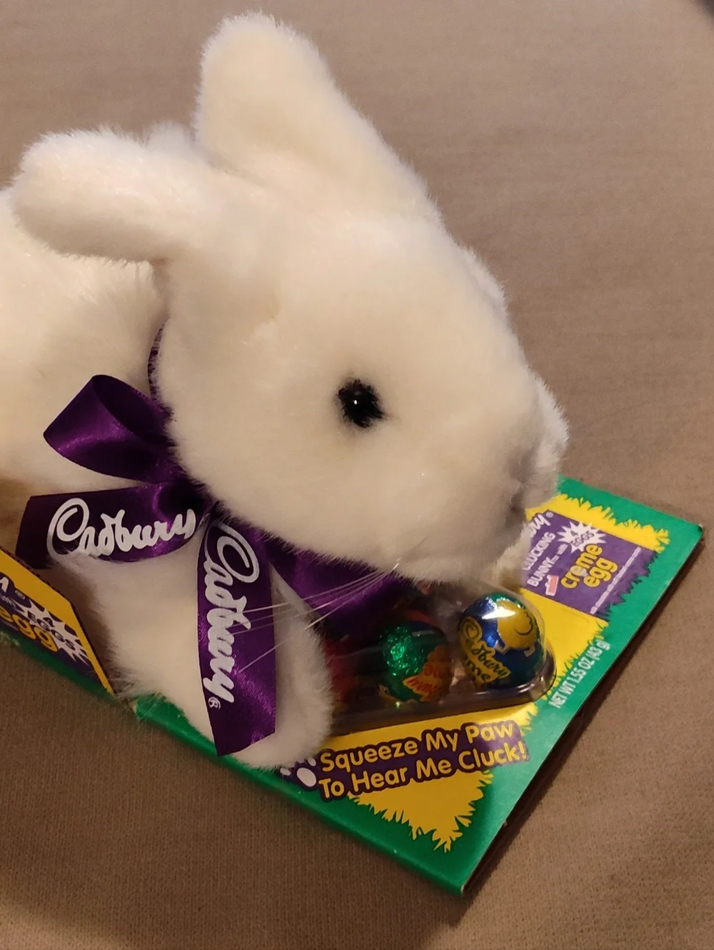 NWT & VINTAGE ! 1990's Hershey Cadbury Egg Bunny with Purple Ribbon
